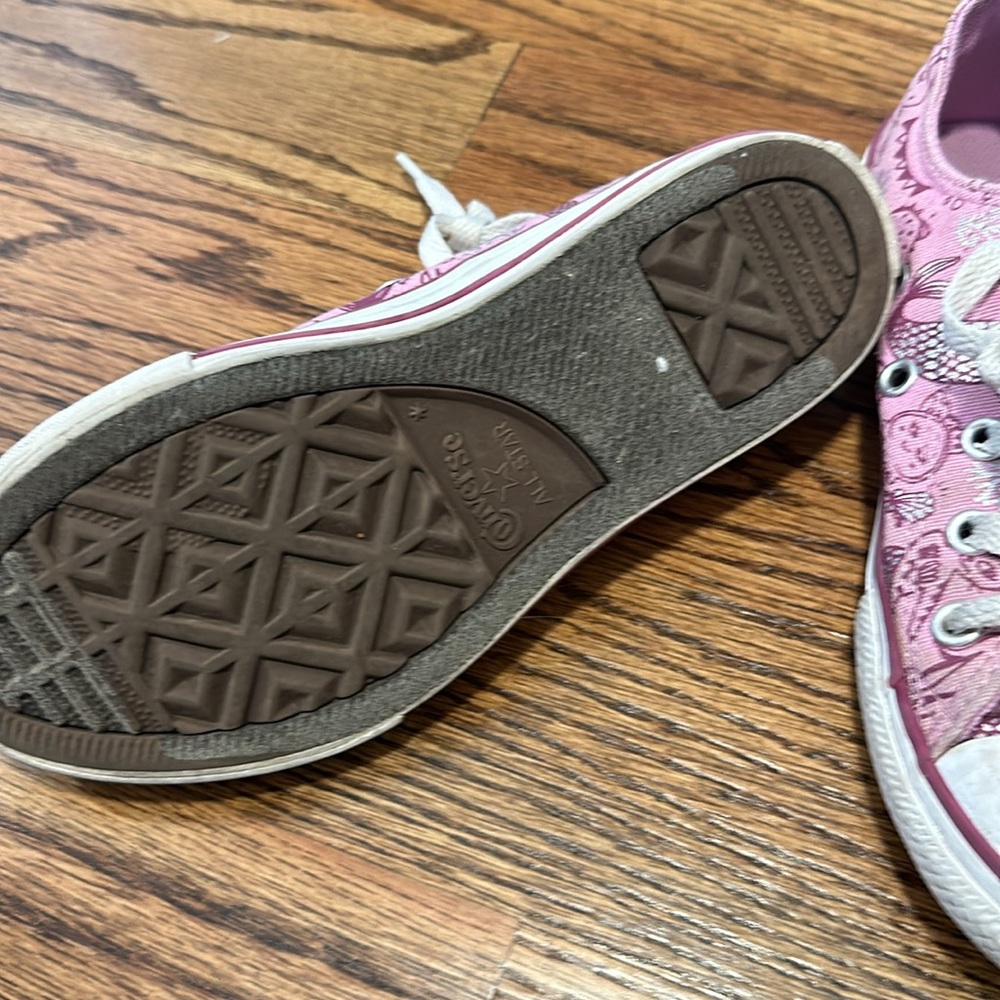 Converse - Picture 2 of 2